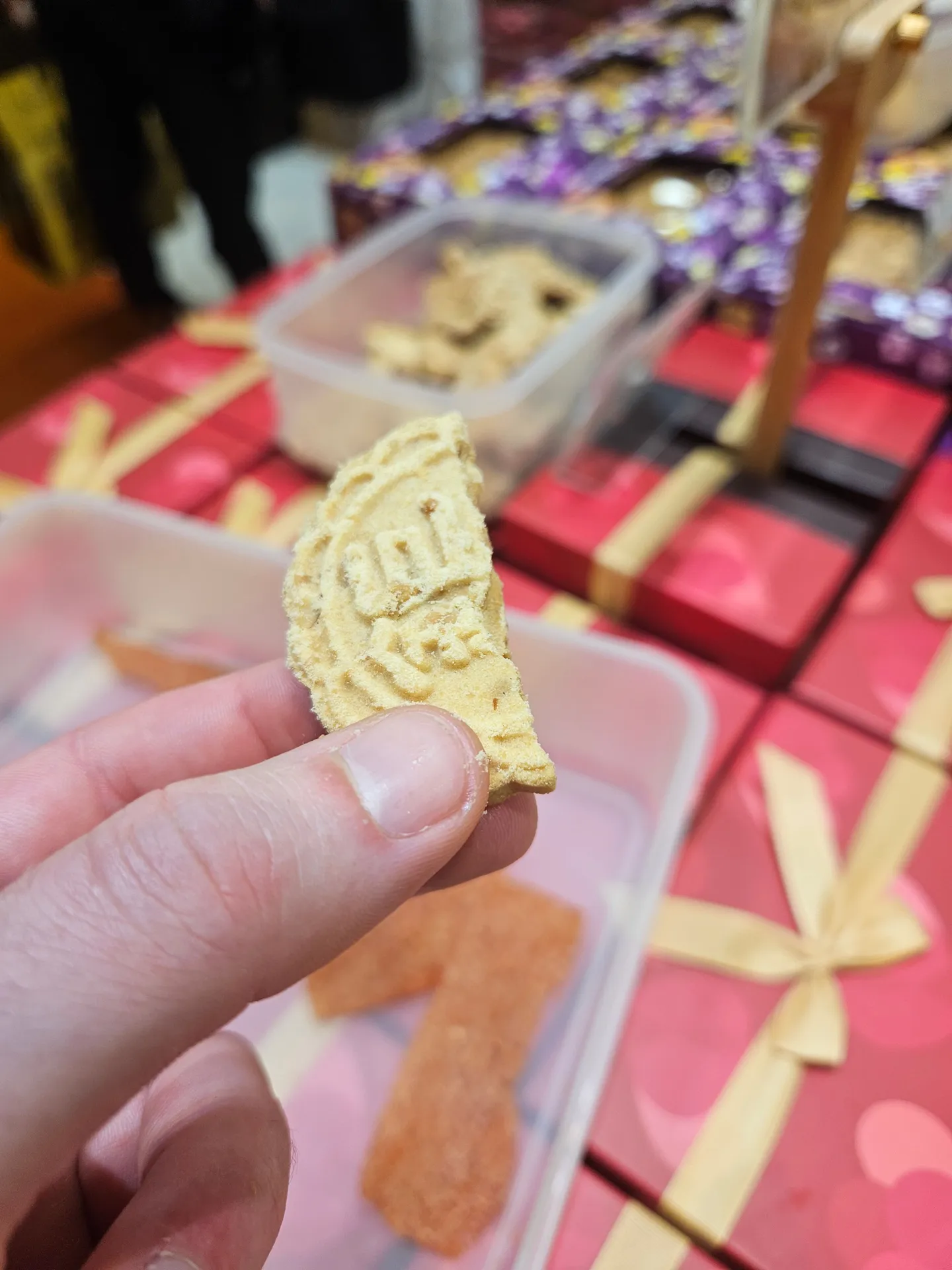almond-cookie