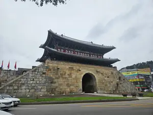 Travel photos from Seoul thumbnail 2