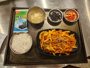 Travel photos from Week 1: Sep 26 - Oct 2 - TWICE, Seoul and a Whole lot of Kimbap. thumbnail 7
